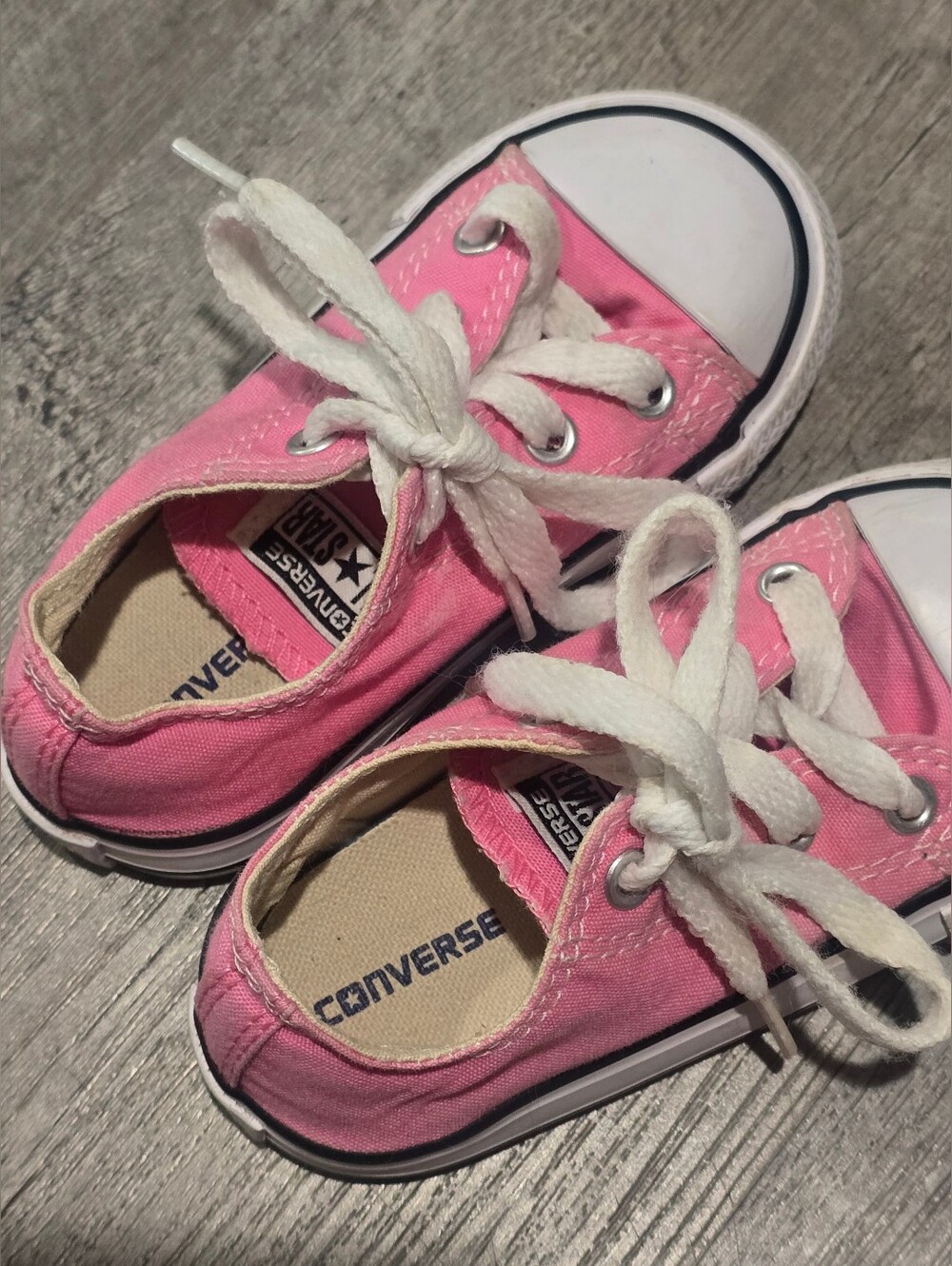 Pink Converse - Picture 3 of 4